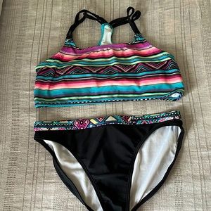 I don’t wear this swimsuit, but it’s really cute and stylish for a cute beachday